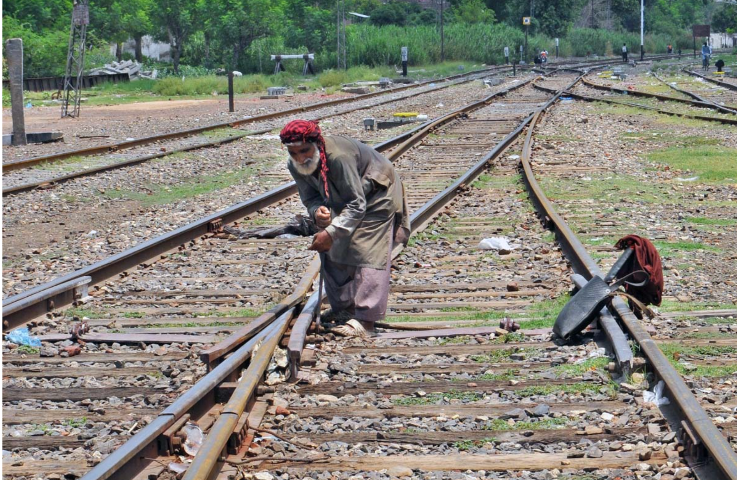 Changing Tracks, Standing Still
